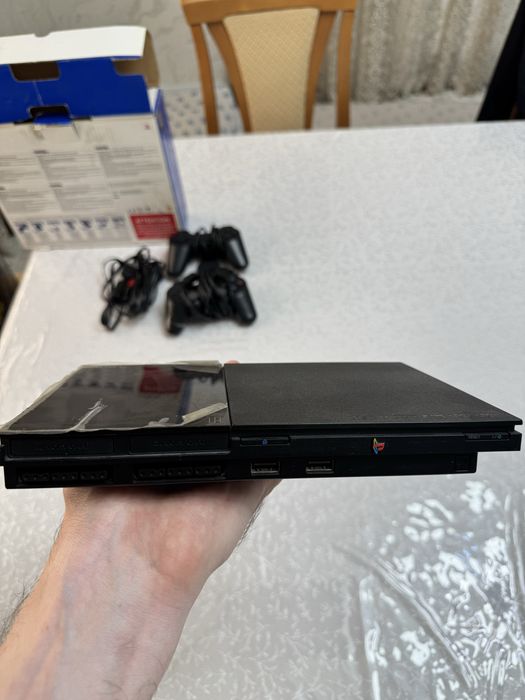 PlayStation 2 Slim yangidek holatda