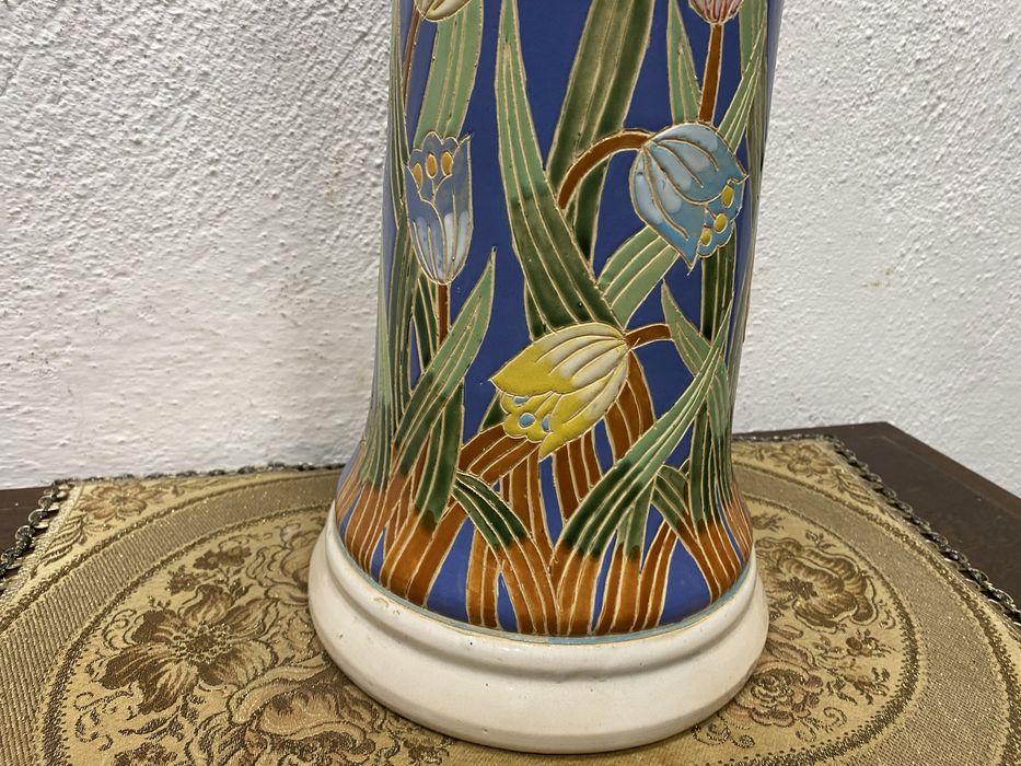 Италианска порцеланова колона поставка са цветя майолика