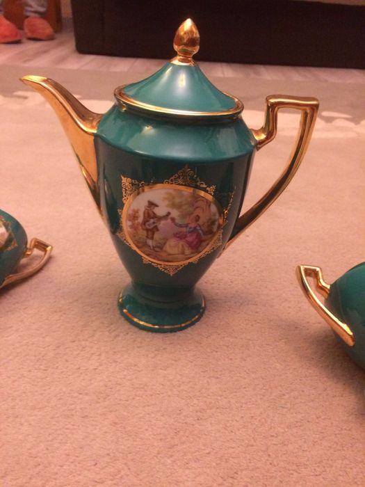 Serviciu cafea ceai vechi pictat an stil Fragonard portelan aurit bibelou LIMOGES FRANTA bibelouri