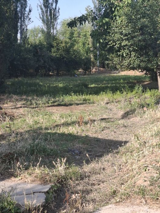 8 sotix yer sotiladi.