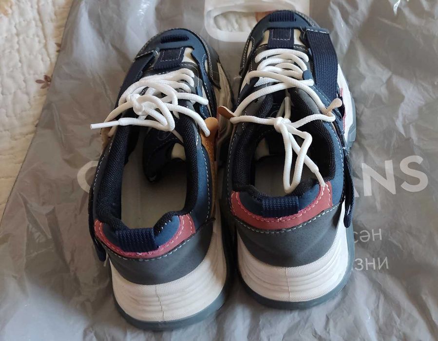 Кроссовки для девочки