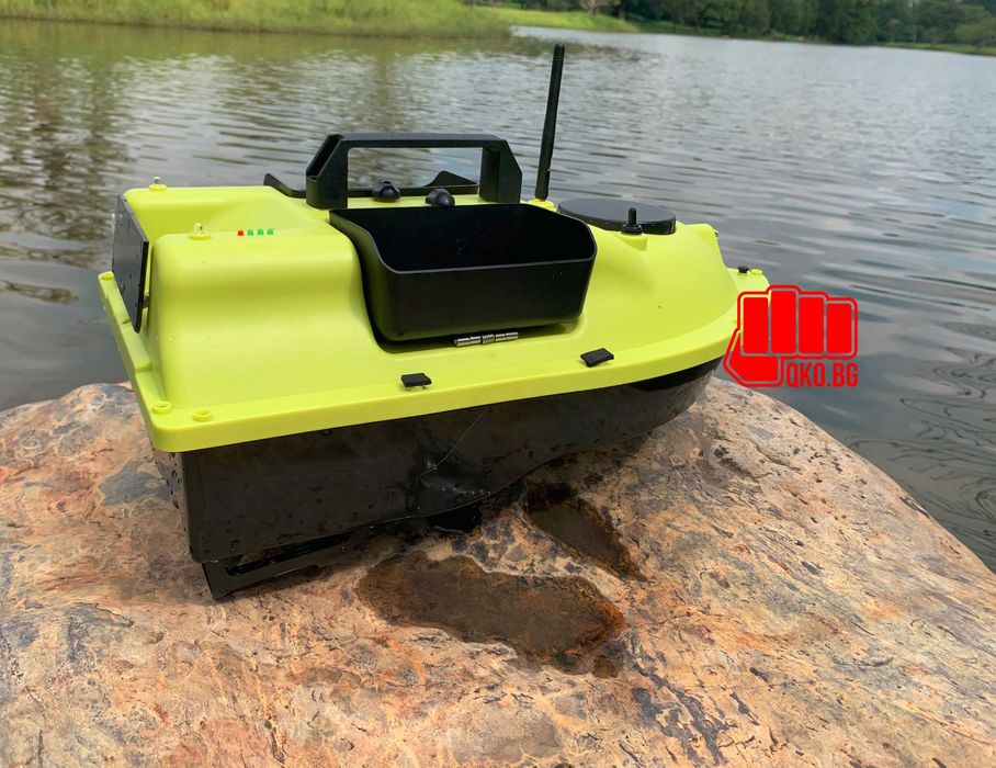 Нова запечатана Лодка тип Flytec за захранка с 3 коша