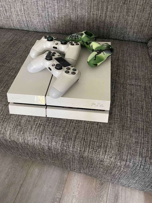 PS 4 500GB + 9 игри
