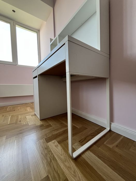 Бюро IKEA – използвано, запазено състояние