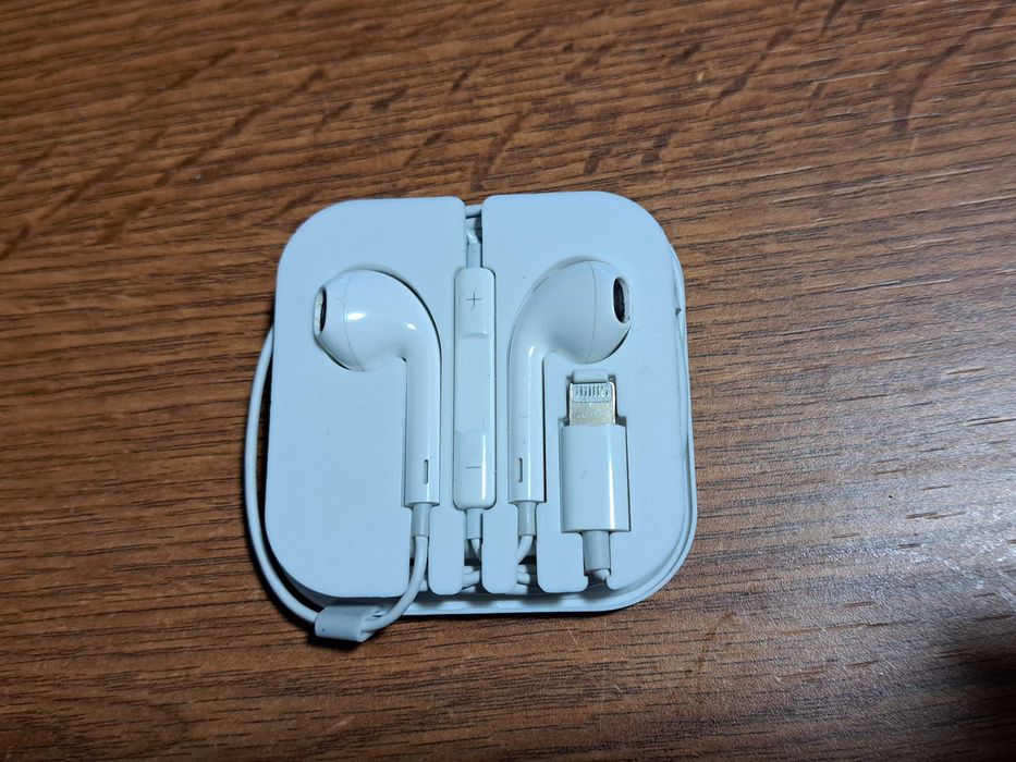 Casti cu fir model Iphone