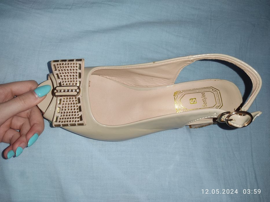 Лаковые женские босоножки