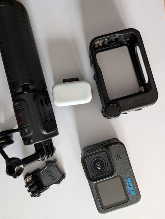 GoPro 12 Black Creator's Kit Vlogging  - 5.3k60, 24.7MP, HyperSmooth 5