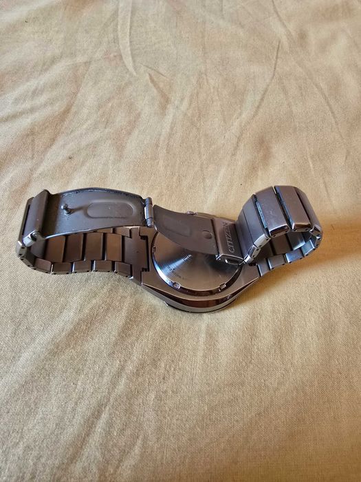 Часовник Citizen Super Titanium Armor