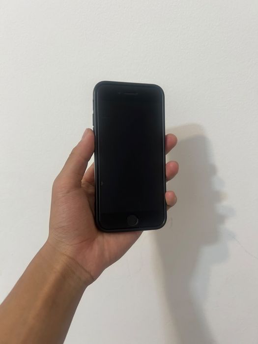 Продаю iPhone 8 (64)