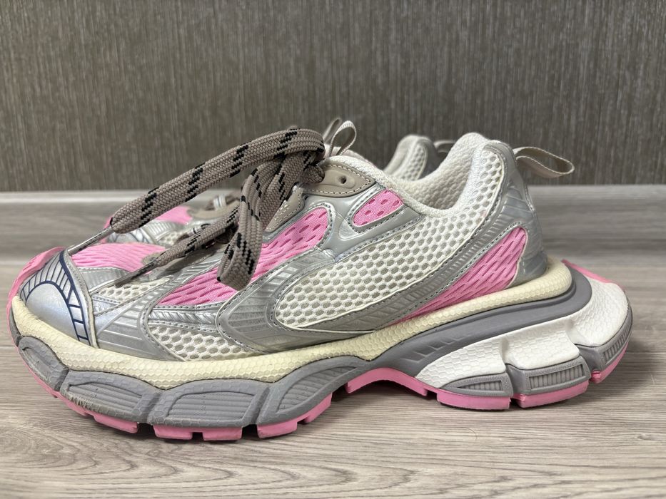 Продам кроссовки