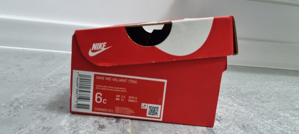 Vand adidasi nike marimea 22