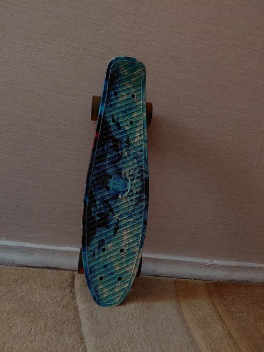 Продам скейтборд 55 см
