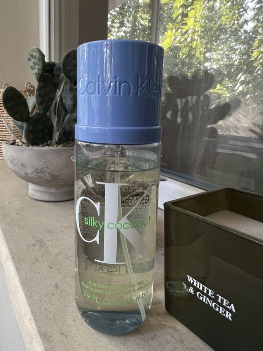 Calvin Klein silky coconut unisex hair and body parfum