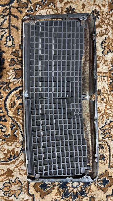 Решотка на mercedes-benz w124