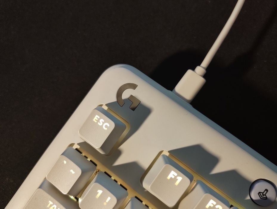 Logitech G713 механическая клавиатура