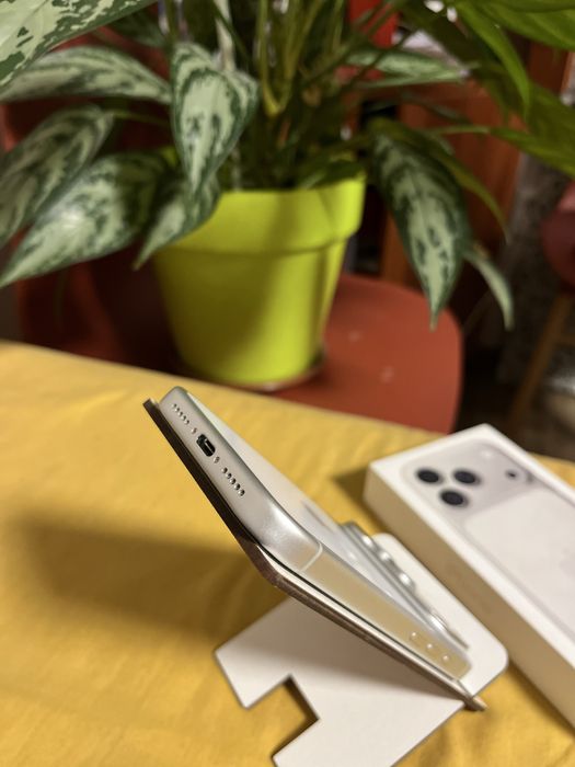 Iphone 17 pro без ремонта