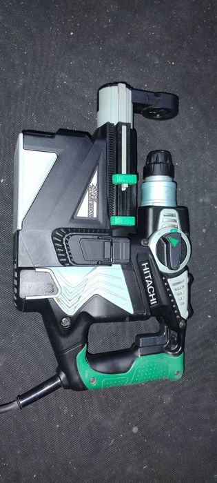DH 28 PD HITACHI ciocan rotopercutor SDS- plus 3,5 J, cu aspirator praf detașabil