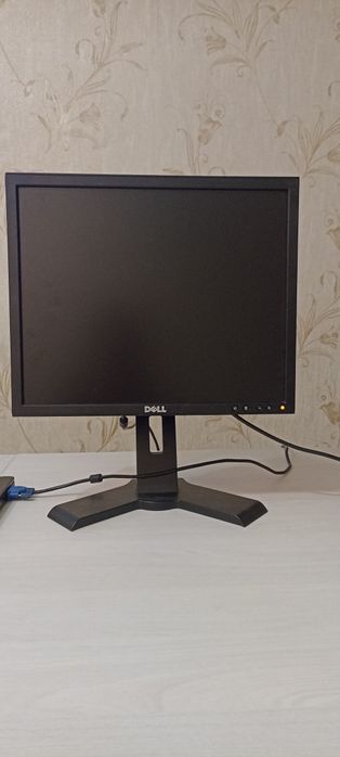 Мониторы DELL 4 шт. + Клавиатуры.