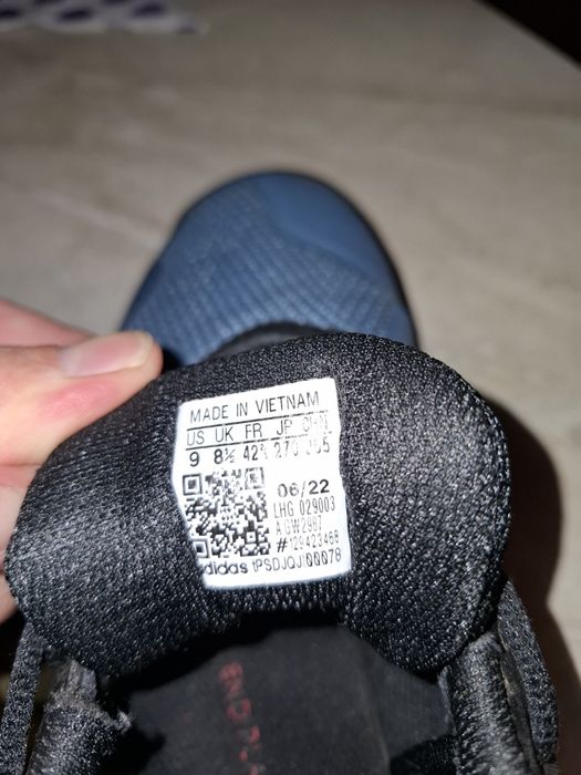 Маратонки Adidas номер 42 2/3