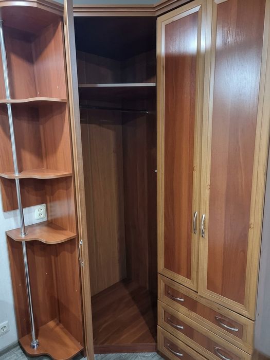 Продам шкаф угловой