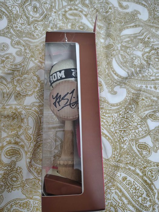 Kendama Strogo neapolitan utilizată o lună și jumatate