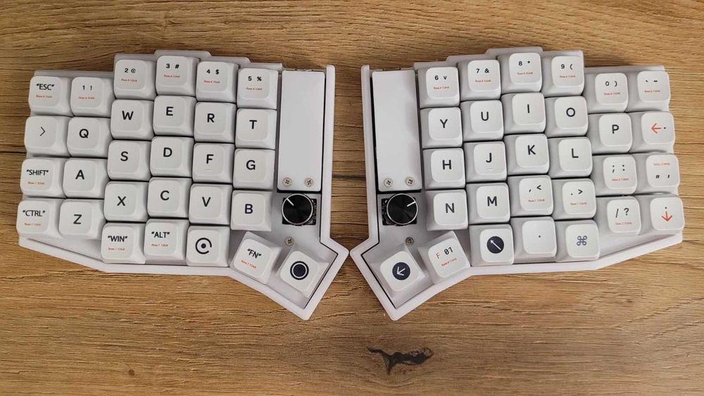 Tastaturi split ergonomice