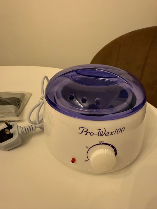 Încălzitor ceară/decantor ceară + 2 pungi ceară și spatule ca nou