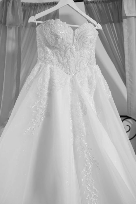 Булчинска рокля в комплект с обувки чанти и каса за пликове