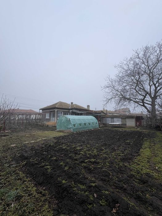 Продавам къща с двор - Генерал Тошево
