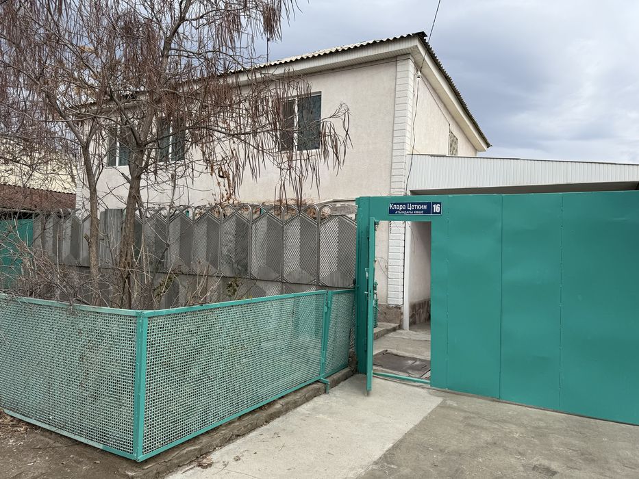 продаётся двухэтажный дом с бассейном и баней