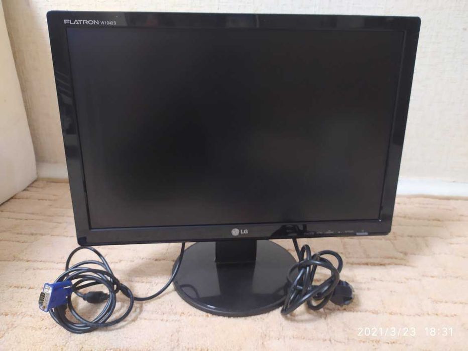 продам монитор  лг  широкий в отл состоянии