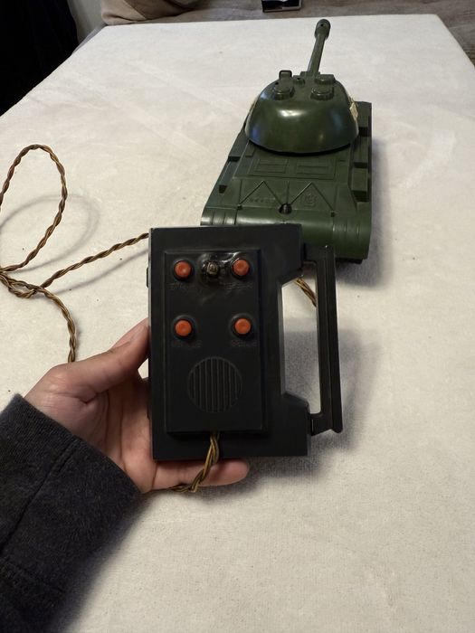 Руски танк с жица