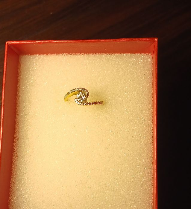 Inel aur Dubai  18 k cu diamante naturale .