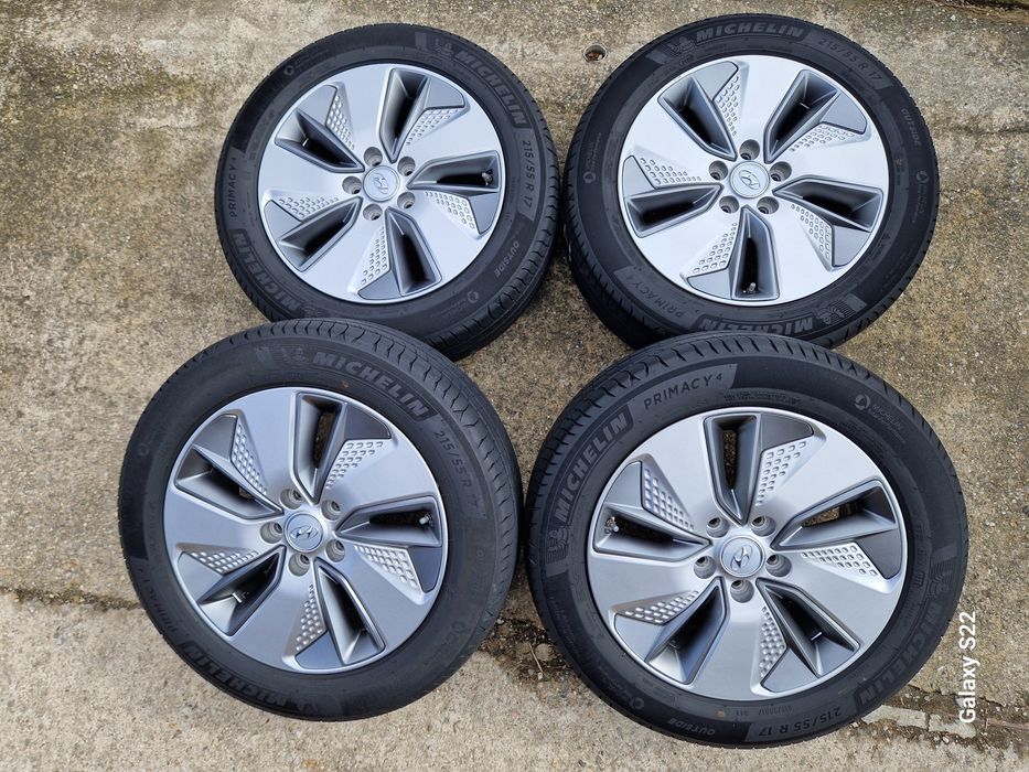 Roti/Jante Hyundai Kona anvelope vara 215 55 17 Michelin