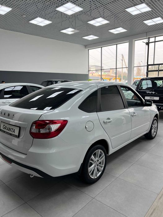 LADA Granta Liftback Life M/T