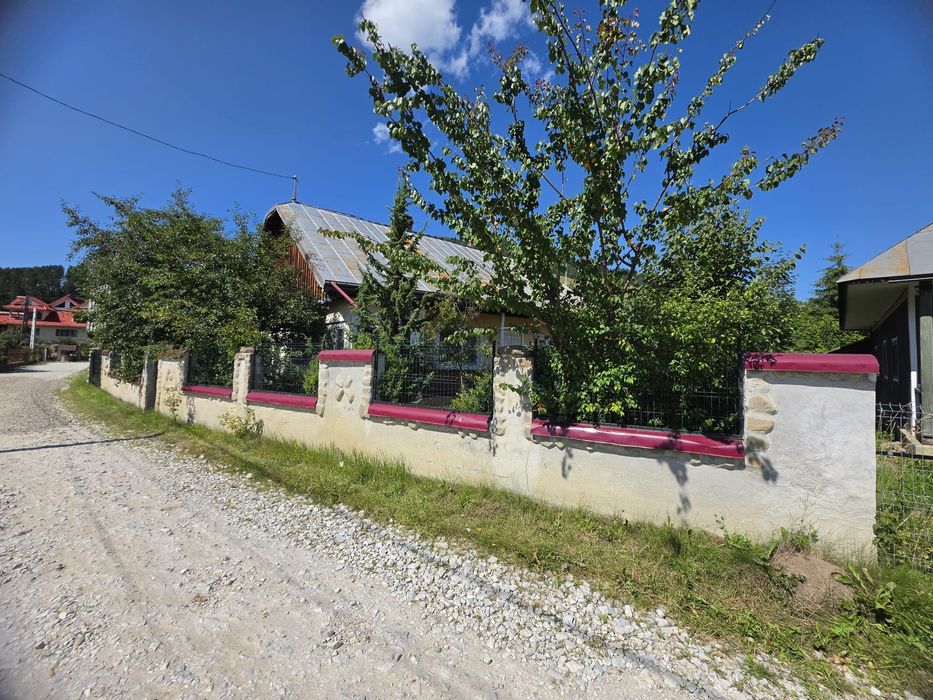 Casa Borca Centru- 5 camere-140mp- teren 1350 mp intravilan -Schimburi /Variante auto + diferența