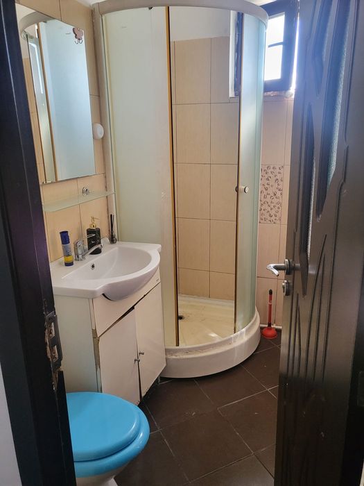 INCHIRIEZ apartament  cu doua camere