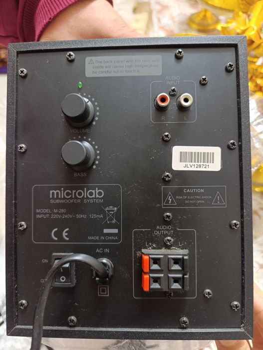 Microlab kolonka sotiladi srochna