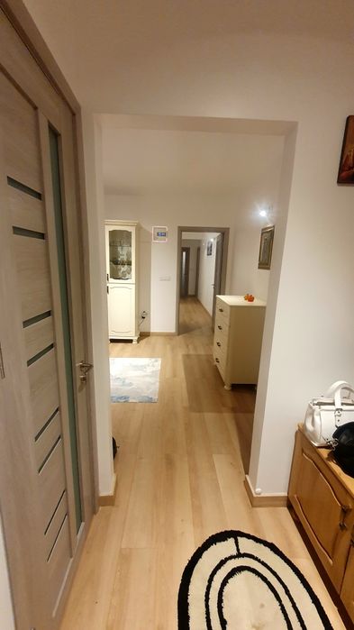 Vând apartament 4 camere în Moinești