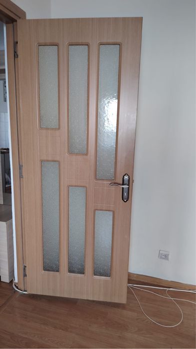 Vând uși pentru camere