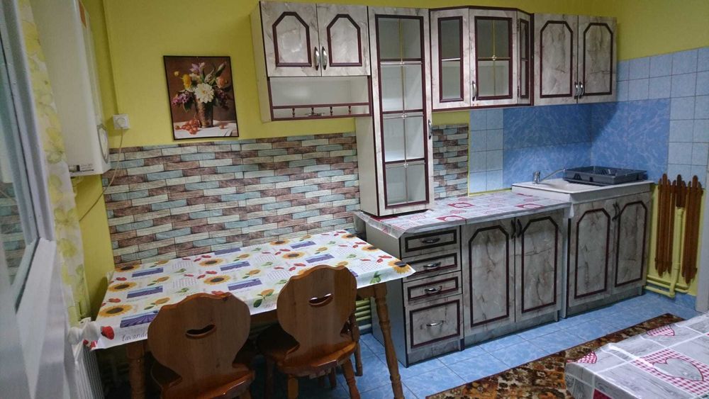 Închiriez casă cu 2 camere