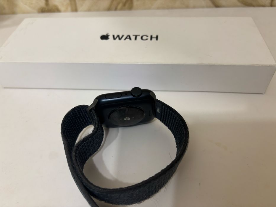 Продам Apple watch SE 2 , цвет черный.