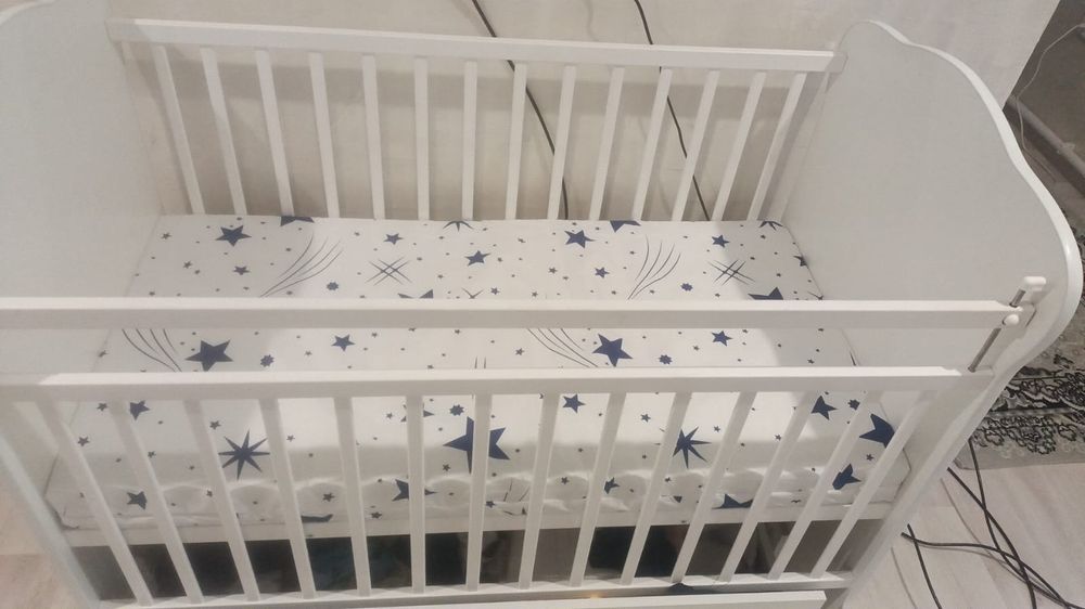 Продам детскую кроватку с матрасом