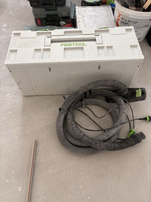 Жираф с прахосмукачка festool