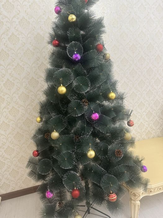 Продам елку, высота 2,40 см