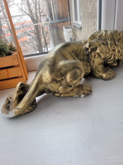 Продам большую статуэтку