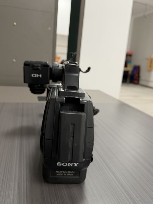 видеокамера Sony HXR-MC1500