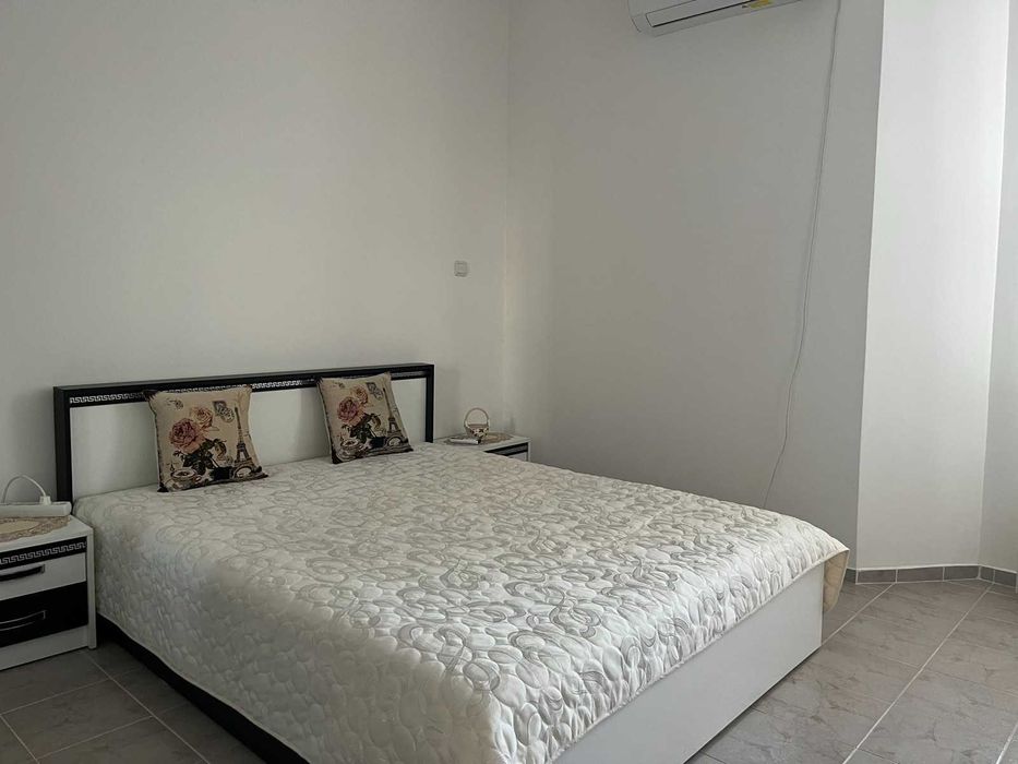 Продава: Къща РЗП 380 кв.м., двор 262 кв.м. в Карлово