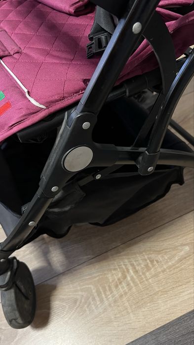 Детская розовая коляска