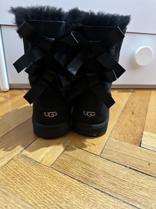Обувки UGG.